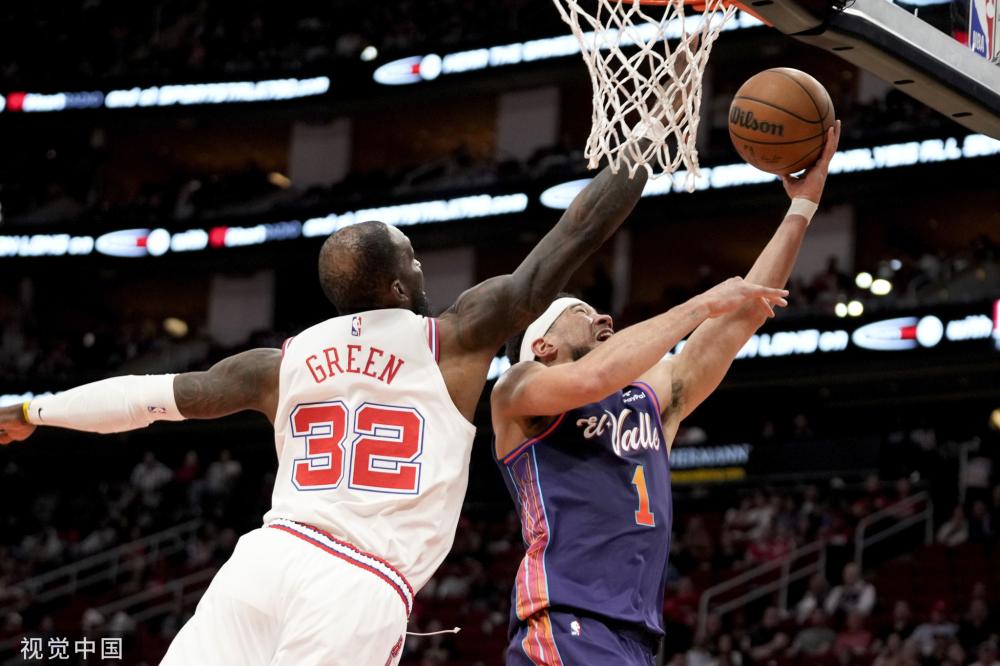 士在篮板球 士在篮板球