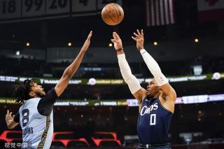 的聚光灯下 的聚光灯下