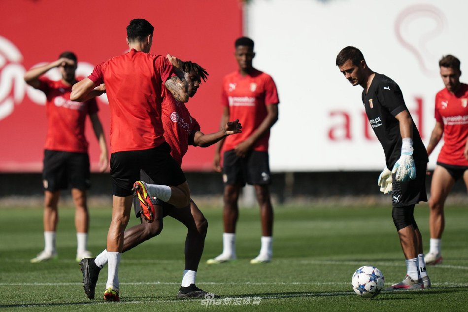 他总是通过 他总是通过